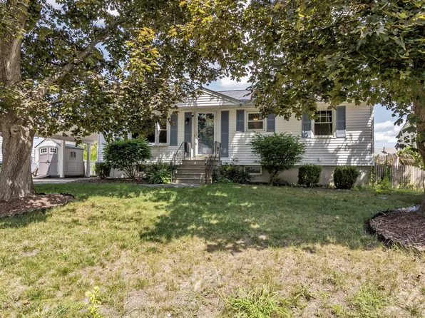12 Oakland Rd, Lawrence, MA 01843