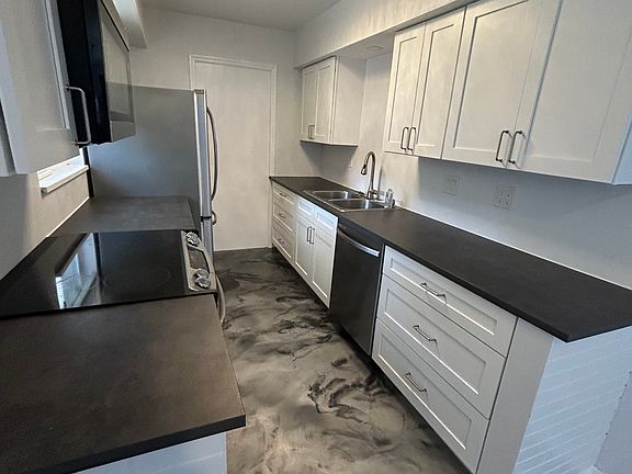 4th image of 6801 67th St N Unit 1