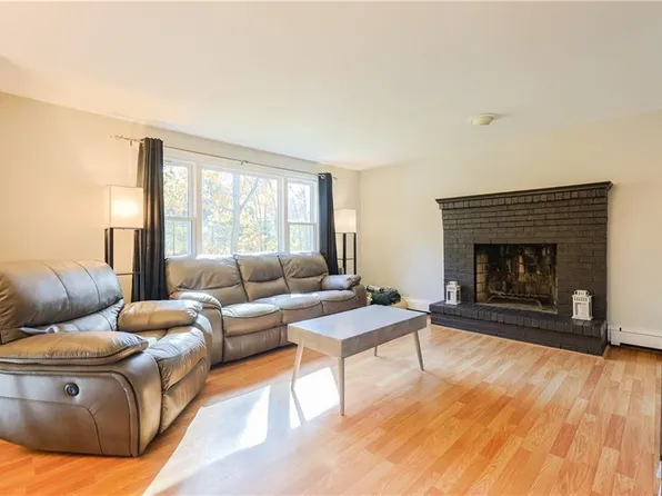 815 Pound Hill Rd, North Smithfield, RI 02896