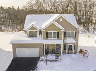 28 Laura Ln, Schenectady, NY 12304