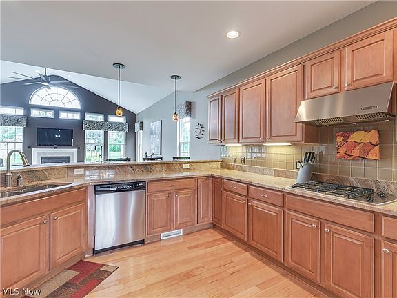 4th image of 1275 Clifford Dr