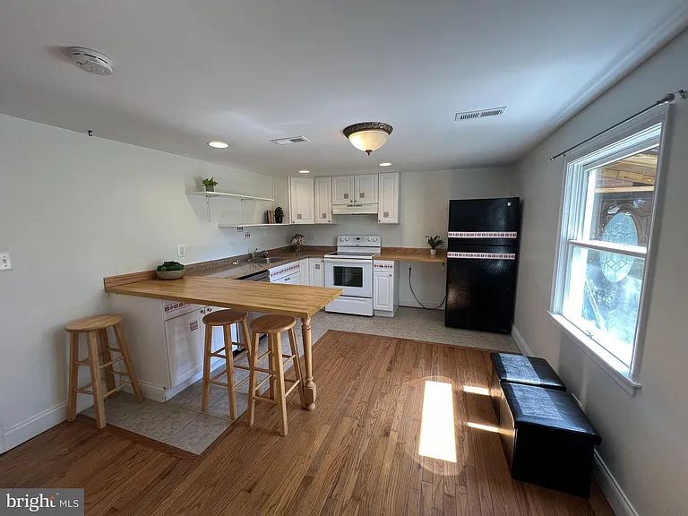626 Clark Ave — Photo 3