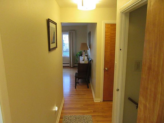 3rd image of 108 E Bennett Cir