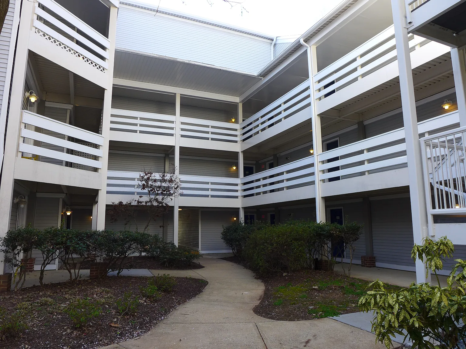 2 bed, 1088 sqft, $2,390 — Photo 2