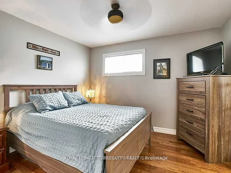 304 Palmerston Ave #MAIN — Photo 17