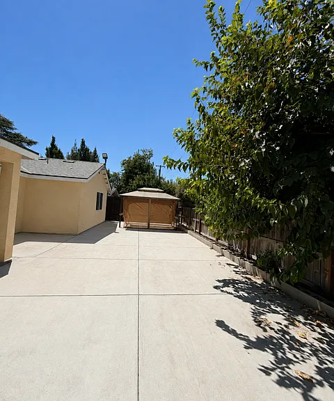 2741 E Dakota Ave — Photo 31