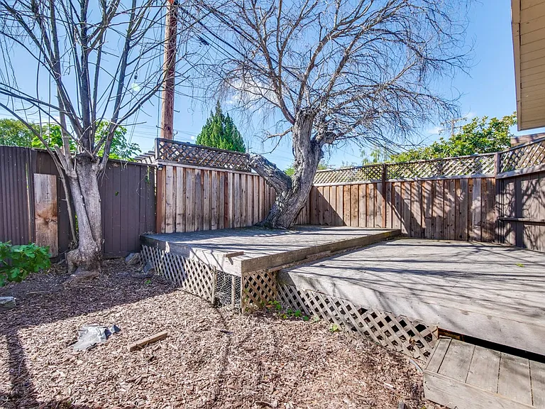 485 Emmons Dr — Photo 58