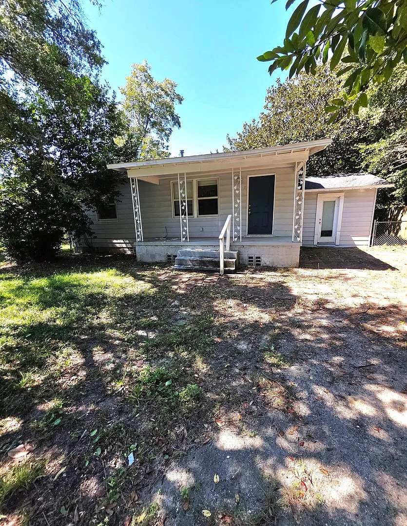 7 Mindoro Cir Pensacola, Fl |Move-In Special: Half Off Your First Full Month's Rent! — Photo 1