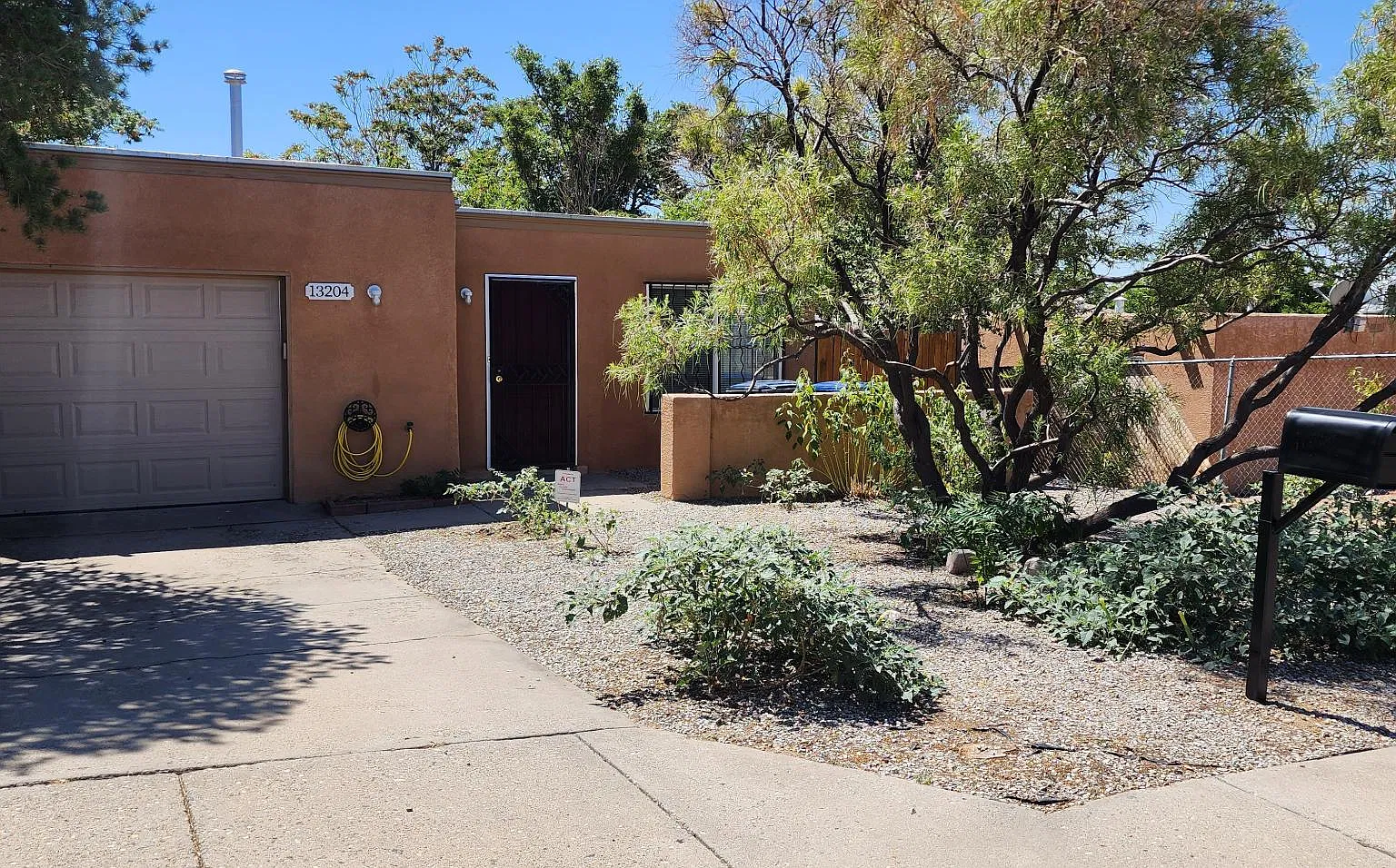 3 bed, 1131 sqft, $1,850 — Photo 2