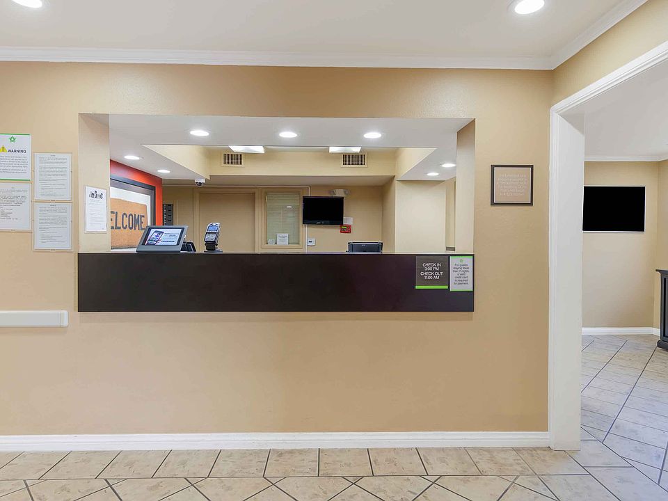 Lobby and Guest Check-in