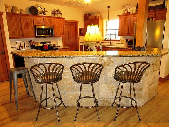 5th image of 320 Segura Ln E
