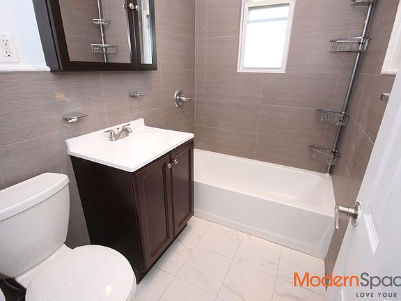 4th image of 2573 45th St APT 3R