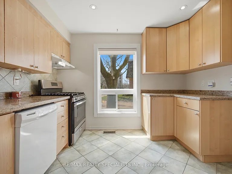701 Burnhamthorpe Rd #106 — Photo 9