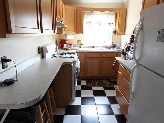 2nd image of 1408 Caroline St APT 2