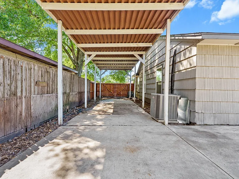 3209 Chestershire Dr — Photo 33