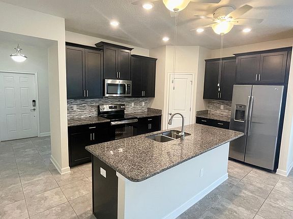 3rd image of 10162 Lovegrass Ln
