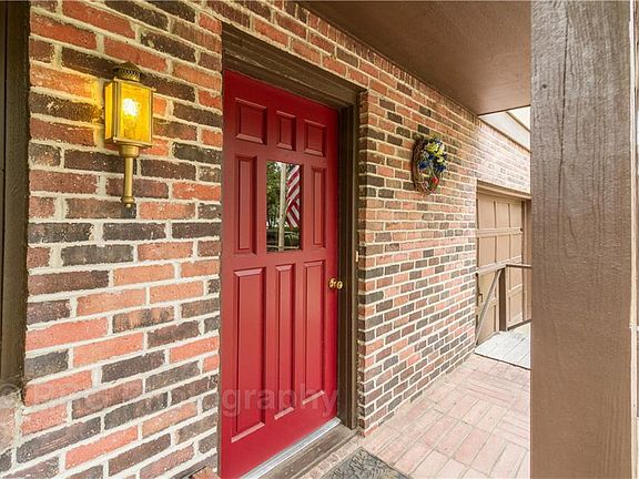 3rd image of 105 N Nolan Ave