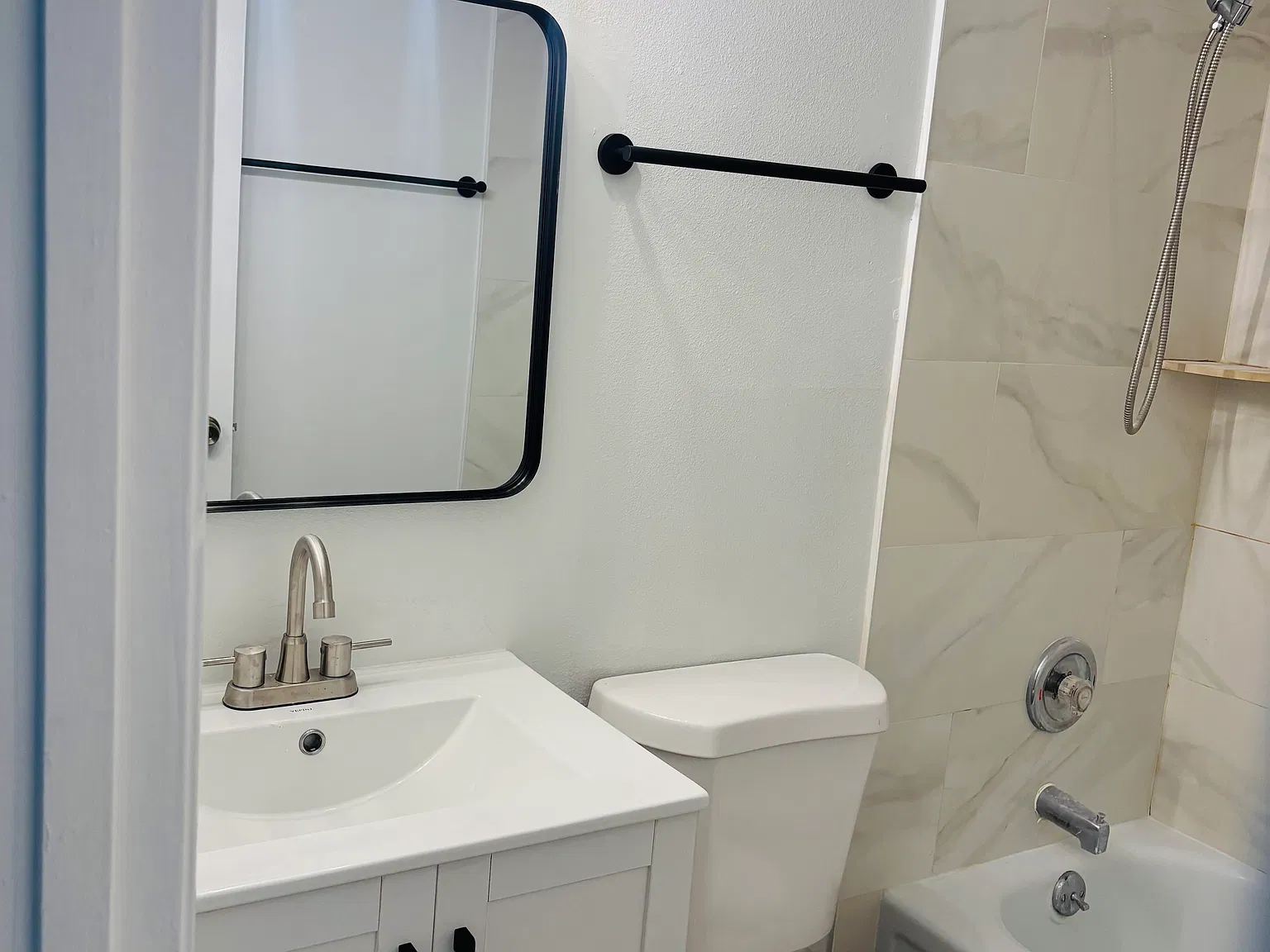2 bed, 950 sqft, $1,900 — Photo 4