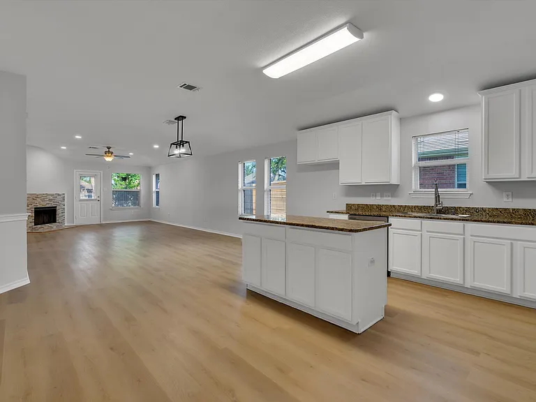 712 Riverhead Dr — Photo 7