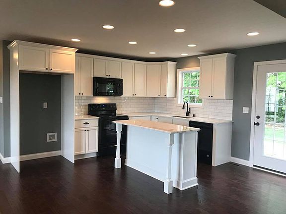 5th image of 752 Pleasant Meadow Ln