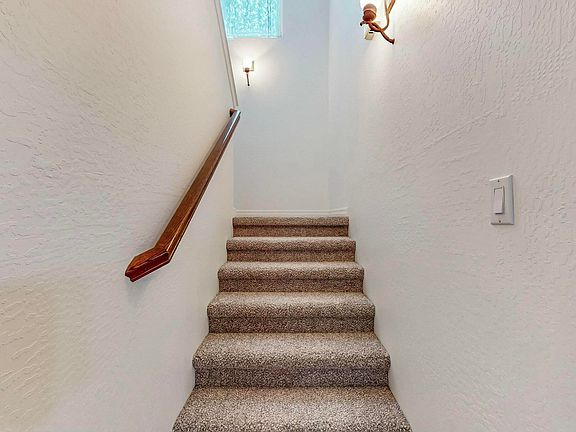 5th image of 8229 Ville Ct NE