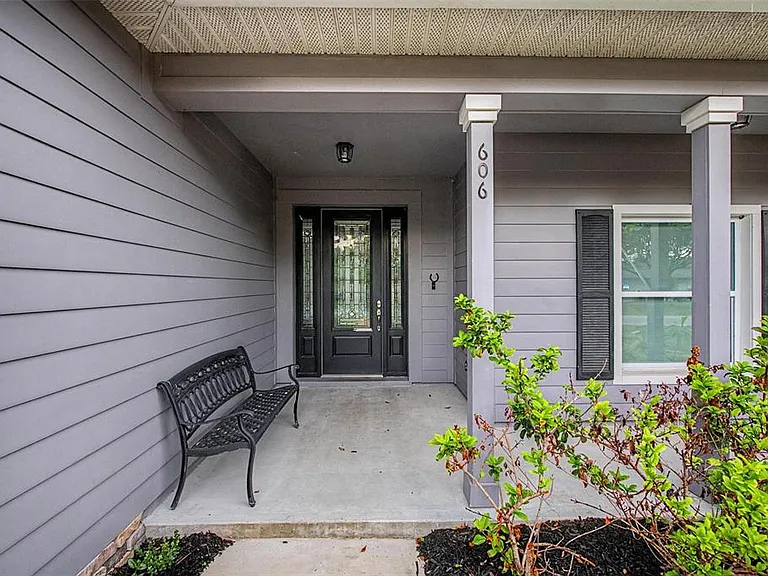 606 Royal Crest Dr — Photo 27