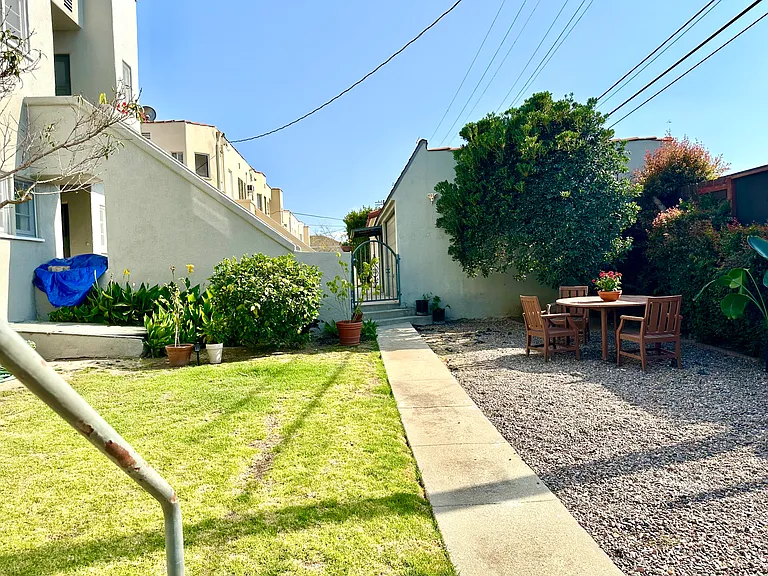 913 Alandele Ave #913 — Photo 24