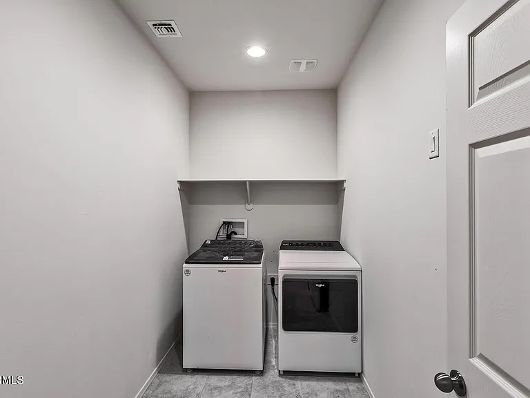 4816 S 111th Dr — Photo 15