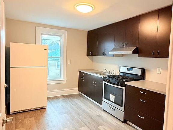 4th image of 1042 Leishman Ave