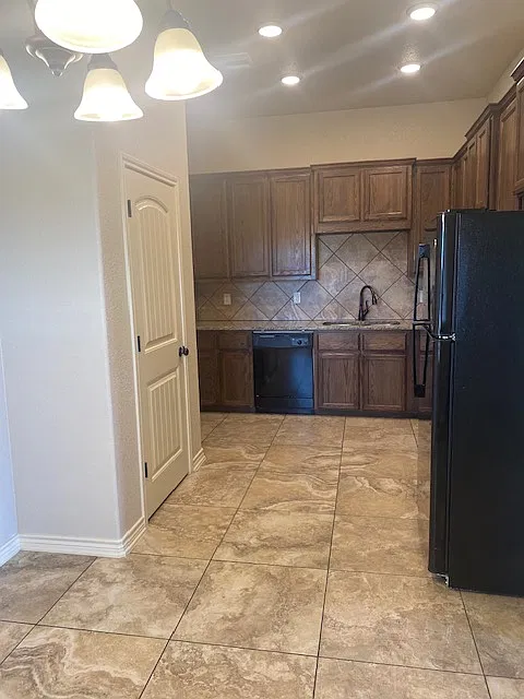 3 bed, 1351 sqft, $1,395 — Photo 2