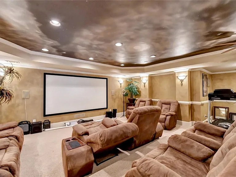 8910 Pinehurst Cv — Photo 4