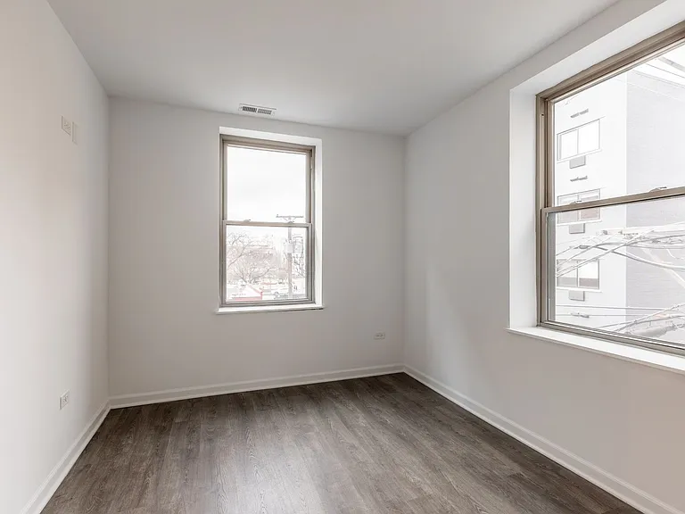 940 W Winona St #405 — Photo 9