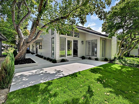 3rd image of 2090 S Springbrook Ln