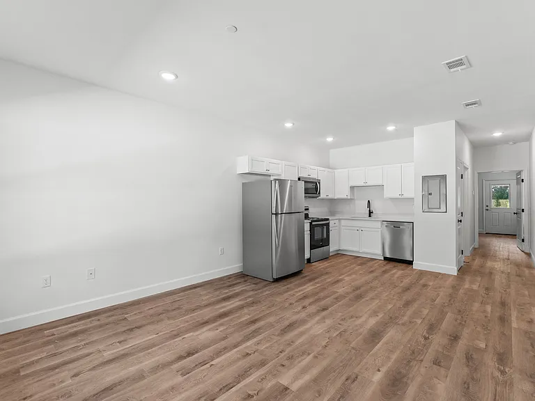 912 Barrow St #1 — Photo 5