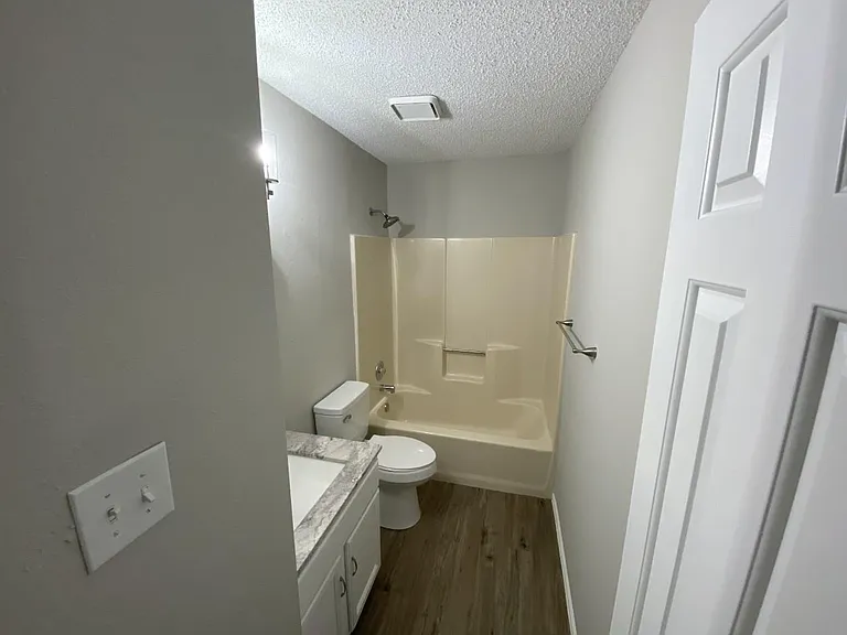 1105 Montclair Dr — Photo 8