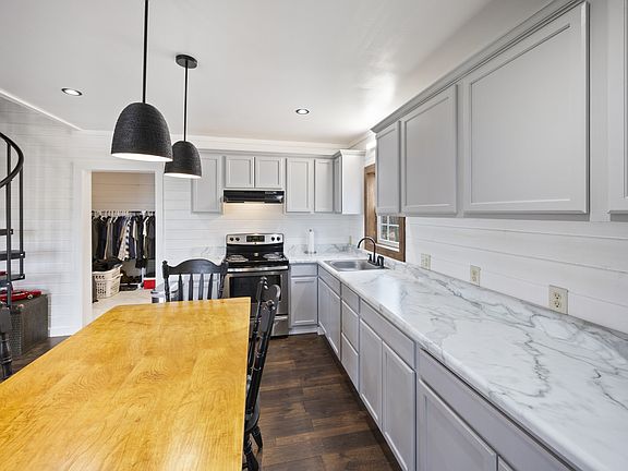 4th image of 1085 Henegar Rd