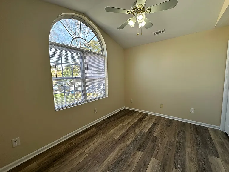 204 Grandford Pl — Photo 35