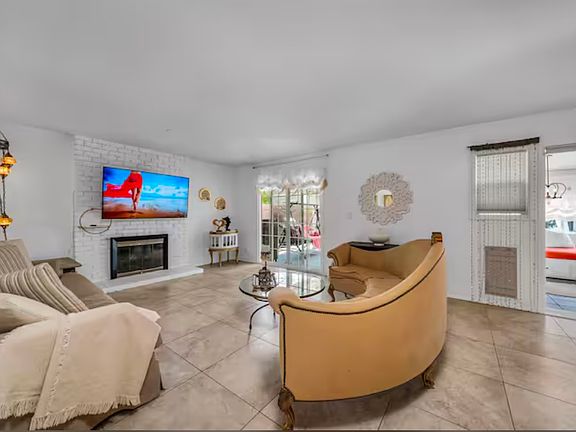 5th image of 22220 Leadwell St