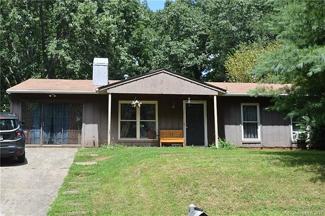 2nd image of 320 Heather Ct