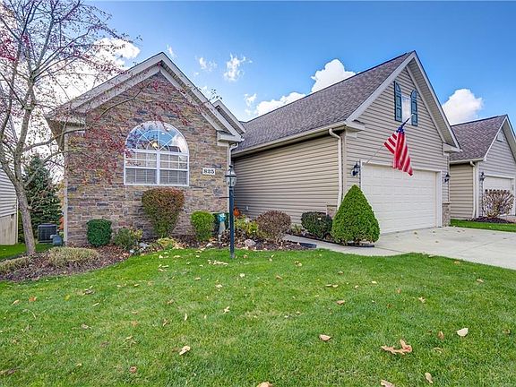 2nd image of 825 Lakeview Ct
