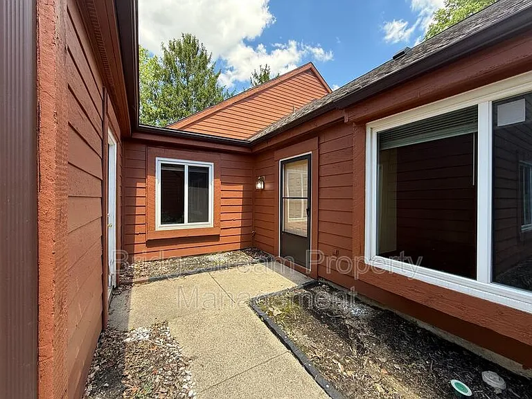 4418 Burlingame Cmns — Photo 2