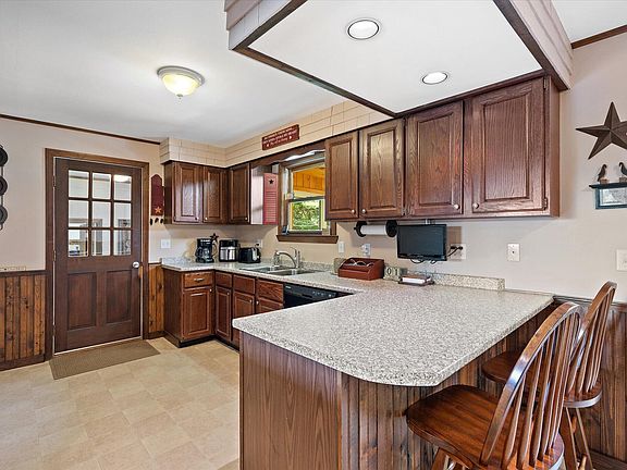 4th image of 258 Moore Road