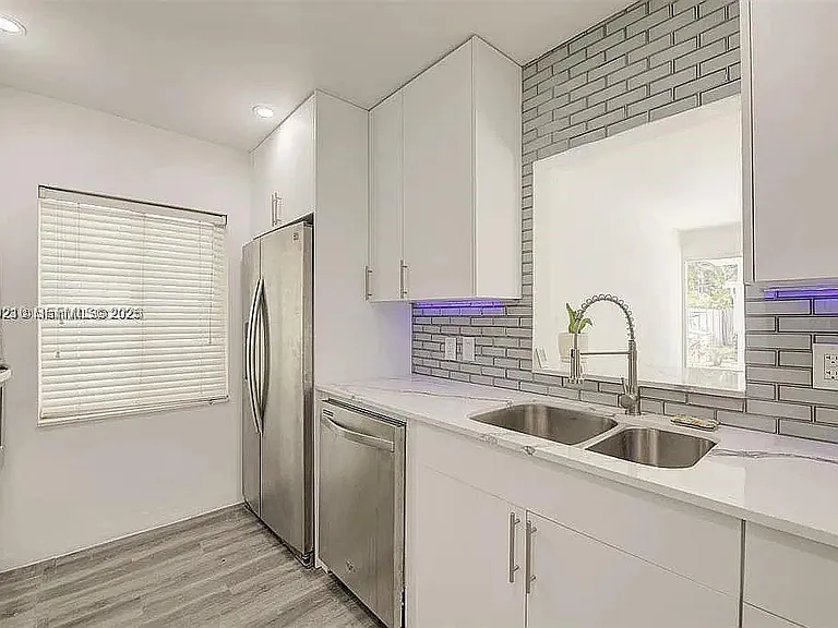 638 SW 5th Ave — Photo 2