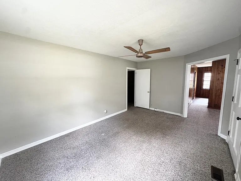 221 Shirley Dr — Photo 15