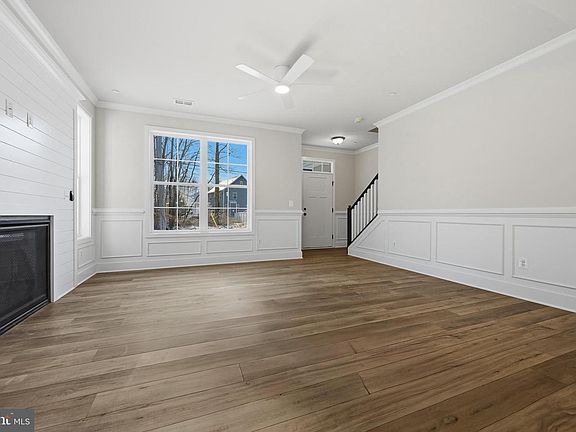 4th image of 3583 Edgemont St