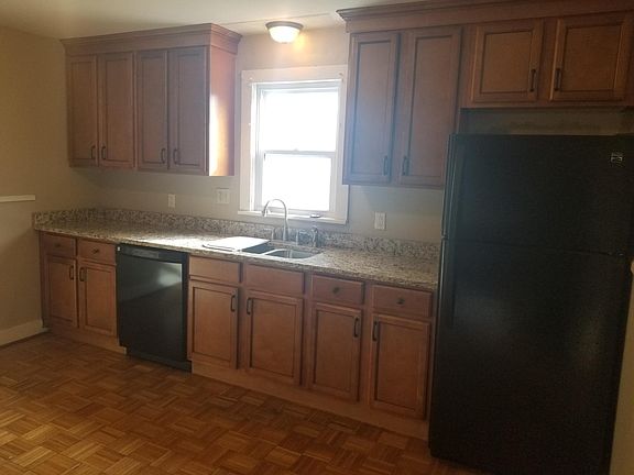 2nd image of 1122 N Fountain St