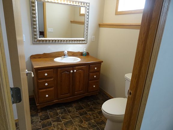 Lwr Lvl Fl Bth, Gls Bloc Wnd