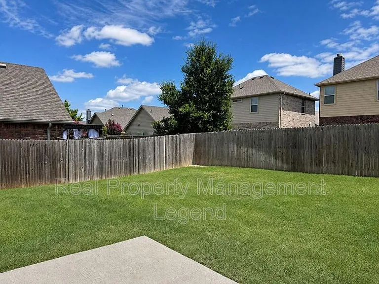 9929 Pronghorn Rd — Photo 24