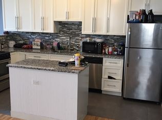 612 N May St APT 3, Chicago, IL 60642