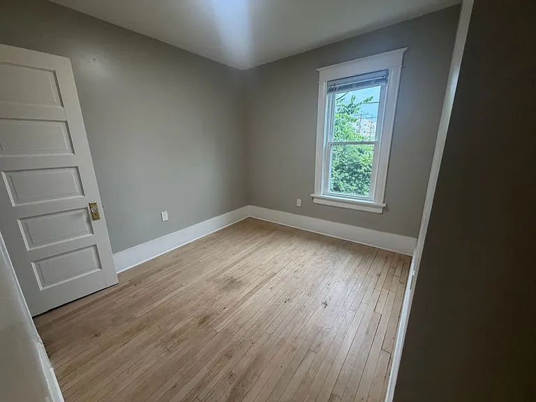 329 W Chambers St — Photo 7